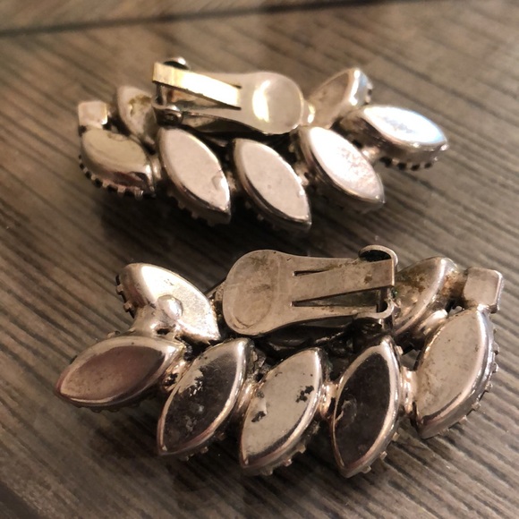 Vintage Black Glass Rhinestone Cluster Clip Earrings - Picture 6 of 15